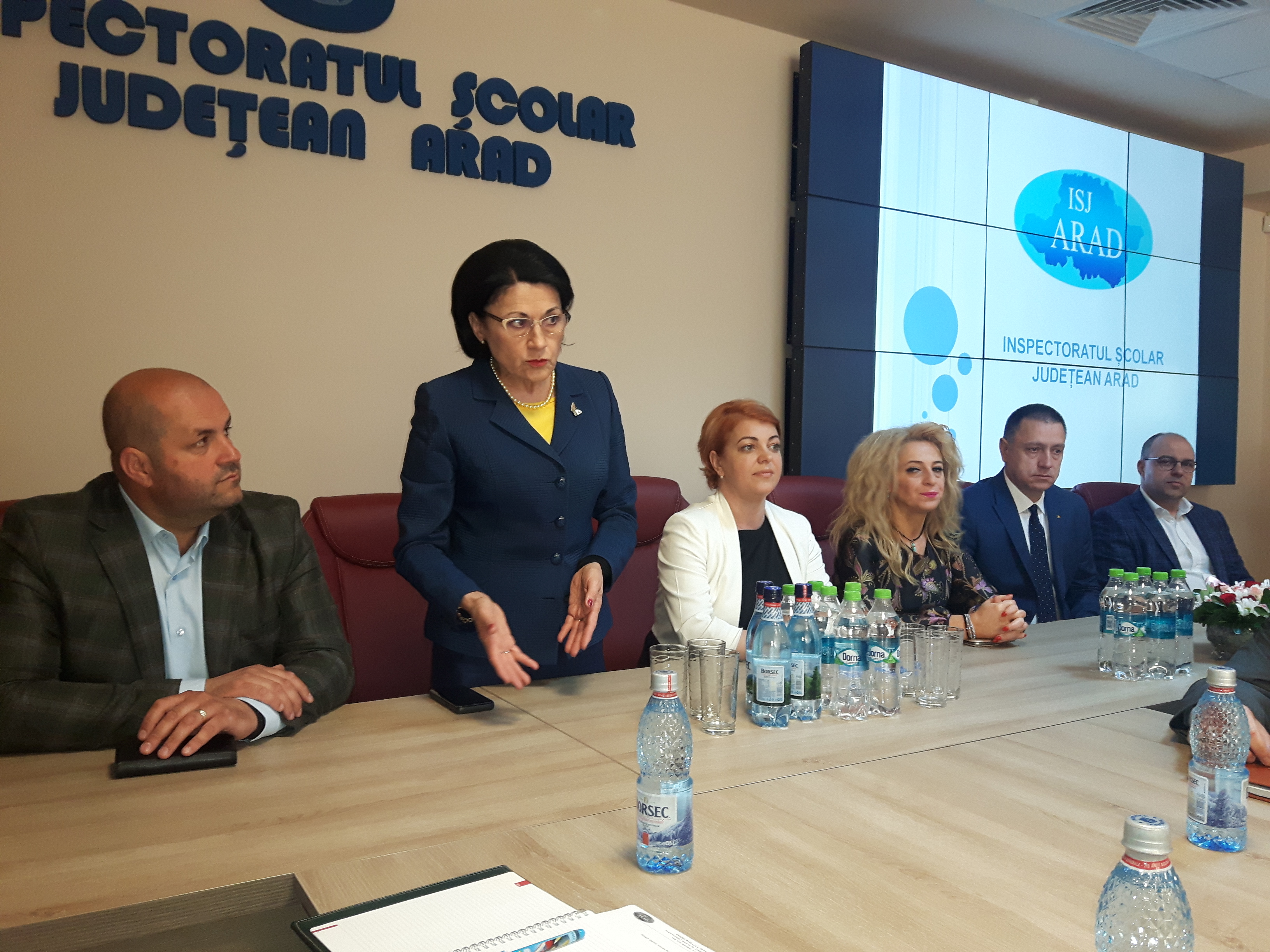 Ecaterina Andronescu anunță la Arad că toaletele din curțile școlilor vor fi rezolvate