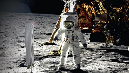 Conferință Dumitru Prunariu la UVT: ”Din nou pe lună - Apollo 11”