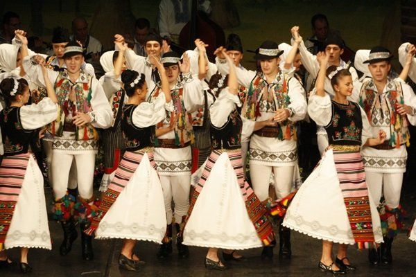 “La mulți ani, România!”, spectacol, paradă, ceremonii, aprinderea iluminatului festiv în centrul Timișoarei / PROGRAM