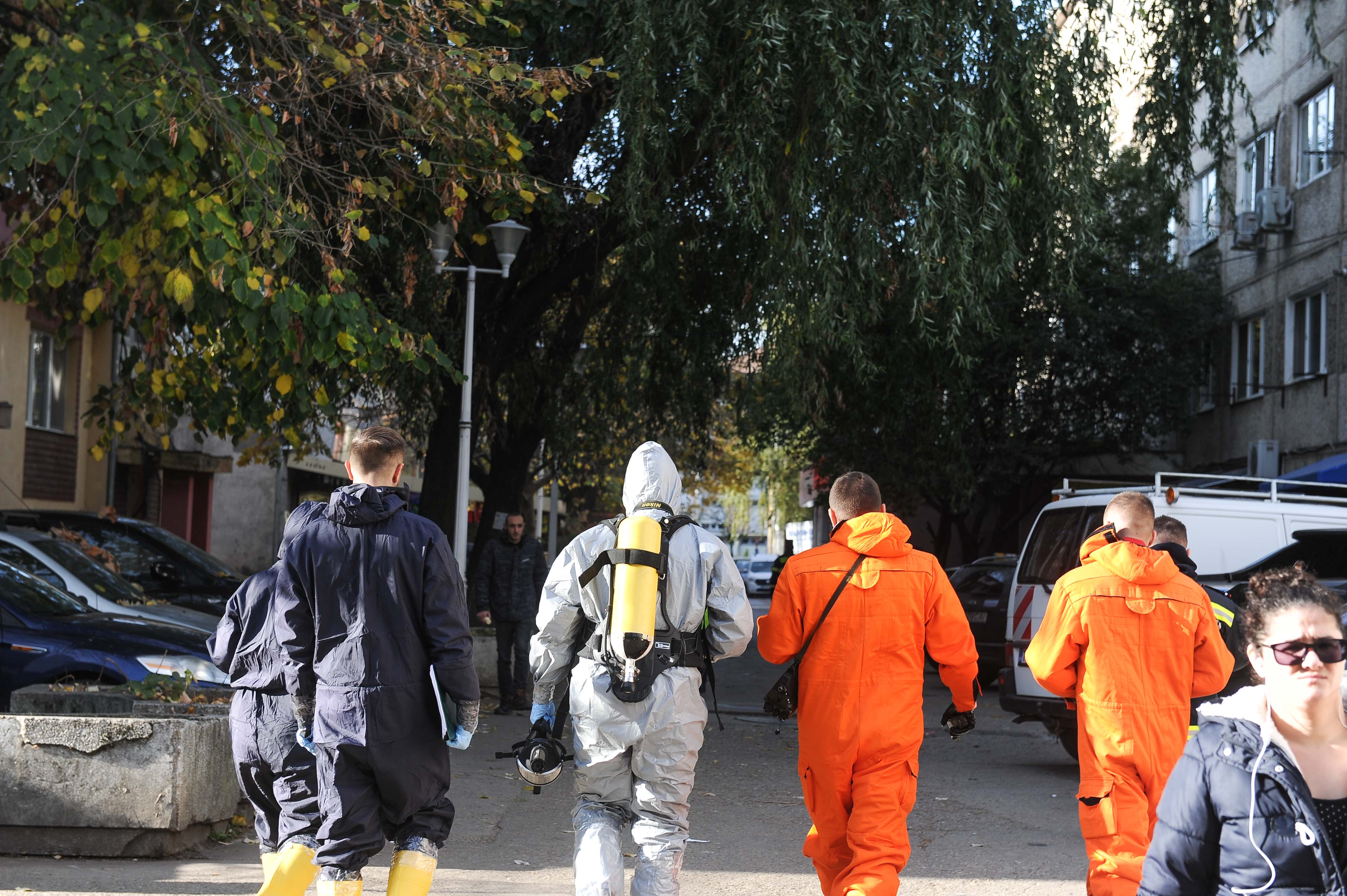 Intervenție a echipajului CBRN în curtea Laboratorului de Igienă a Radiaţiilor din Timișoara