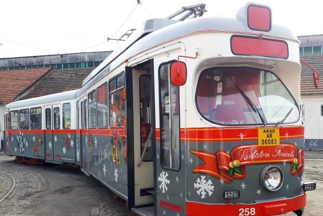 Plimbări cu tramvaiul lui Moș Crăciun în Arad
