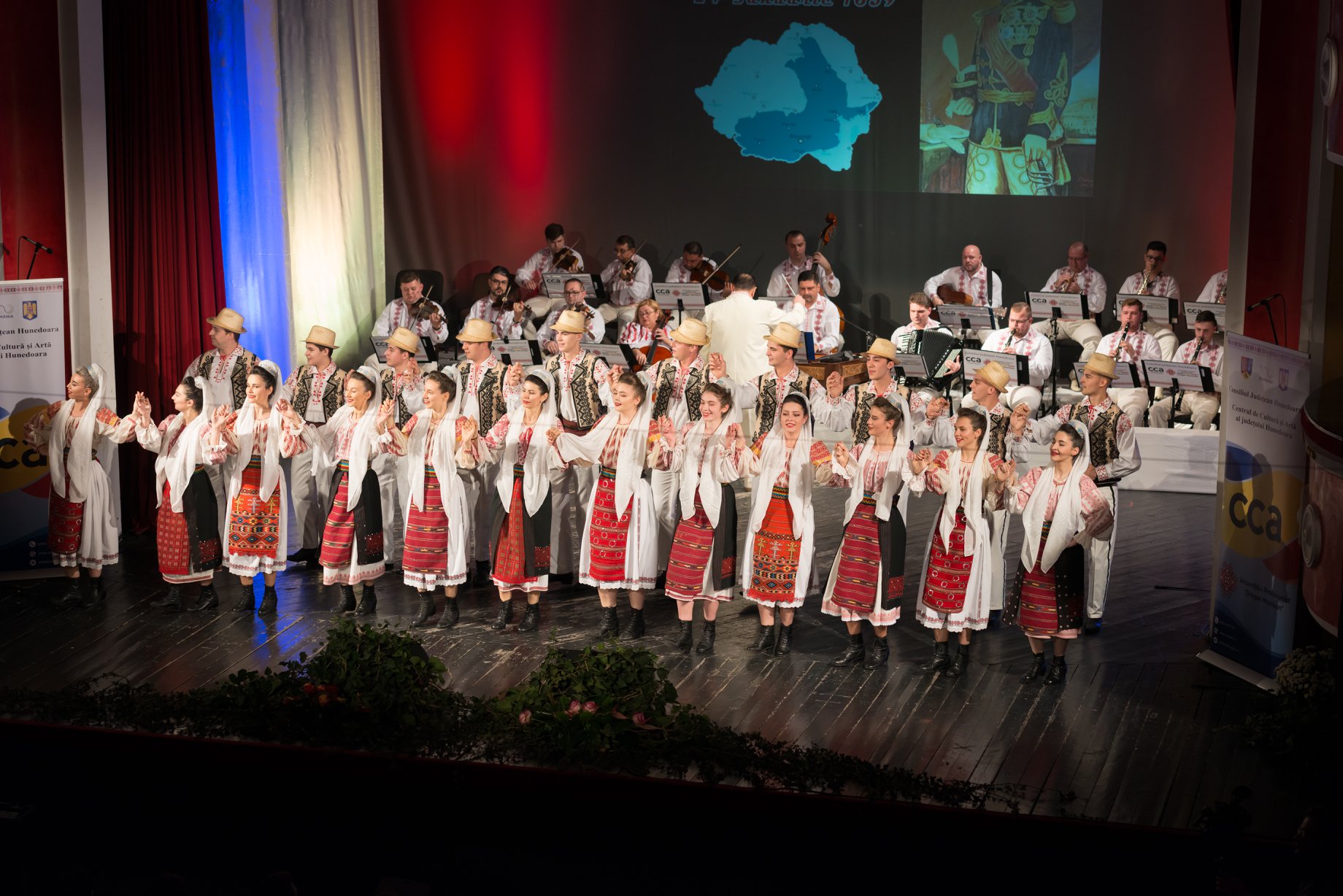 Două mari ansambluri folclorice profesioniste la Deva în spectacolul dedicat Unirii Principatelor Române