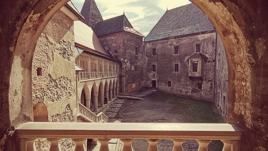 Castelul Corvinilor din Hunedoara şi cetatea dacică Sarmizegetusa Regia, program de vizitare