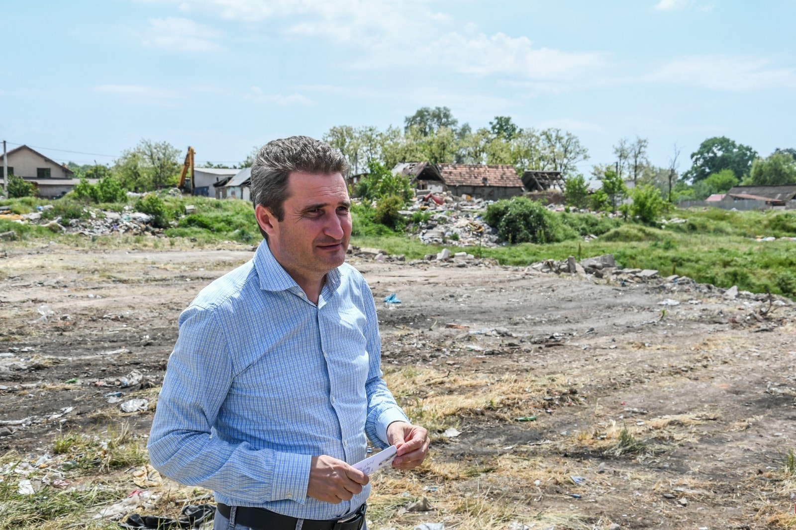 Zeci de construcții ilegale demolate pentru amenajarea unei zone de agrement în Arad