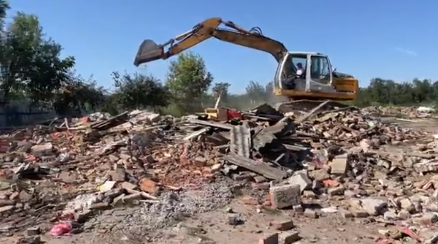 Au fost reluate demolările din zona Mmărului din Arad