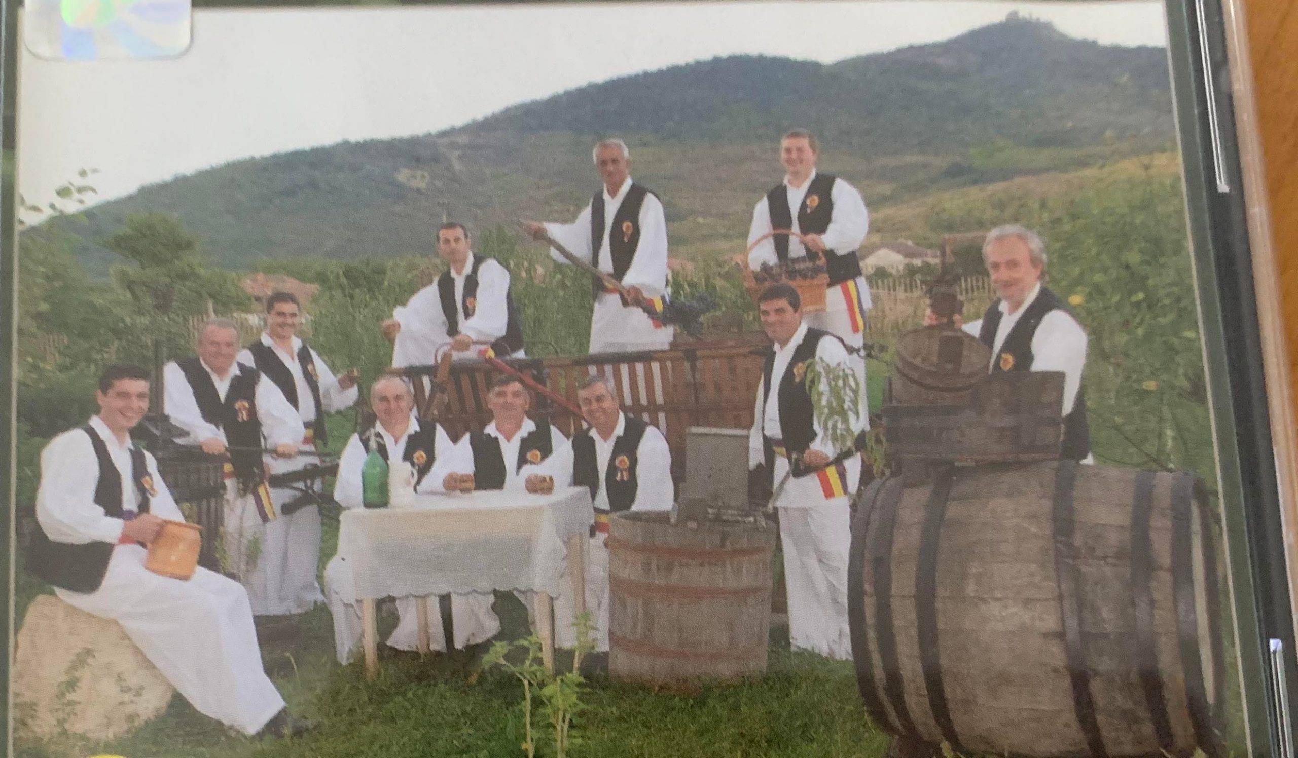 Grupul vocal “Podgorenii” din Șiria continuă tradiția cântului coral