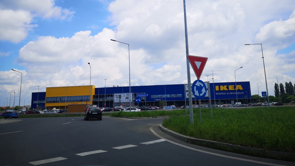 Sens giratoriu Ikea