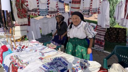 Manifestări tradiționale la Moneasa: Festival – concurs folcloric și Târgul meșterilor populari