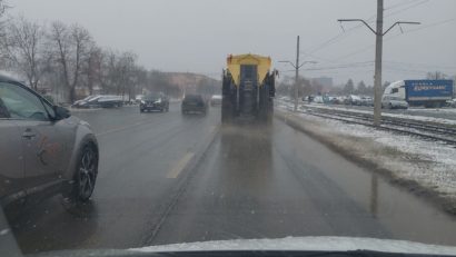 Prima ninsoare a scos șapte utilaje de deszăpezire pe străzile din Timișoara