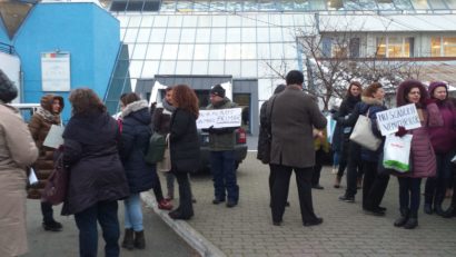 Protest al medicilor de familie în fața Casei de Asigurări de Sănătate Timiș