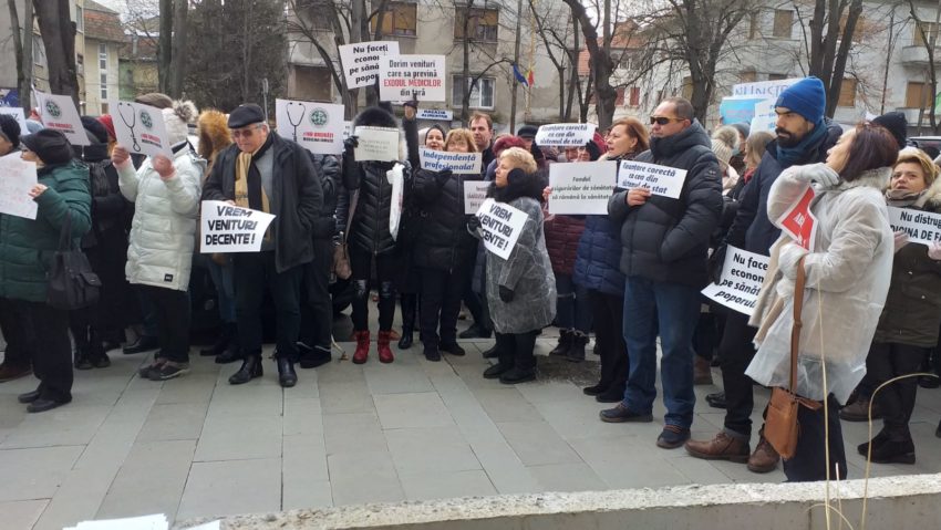 Medicii și pacienții din Timiș, protest în fața Palatului Administrativ