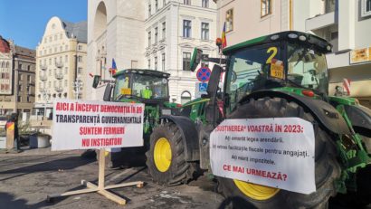 Protestul fermierilor se prelungește în Piața Huniade din Timișoara