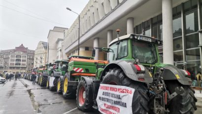 Protest cu utilaje agricole în centrul Timișoarei. Fermierii, nemulțumiți de prețul cerealelor și concurența neloială