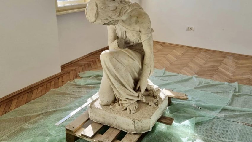 Statuia “Aradul întristrat” va fi expusă după nouăzeci de ani
