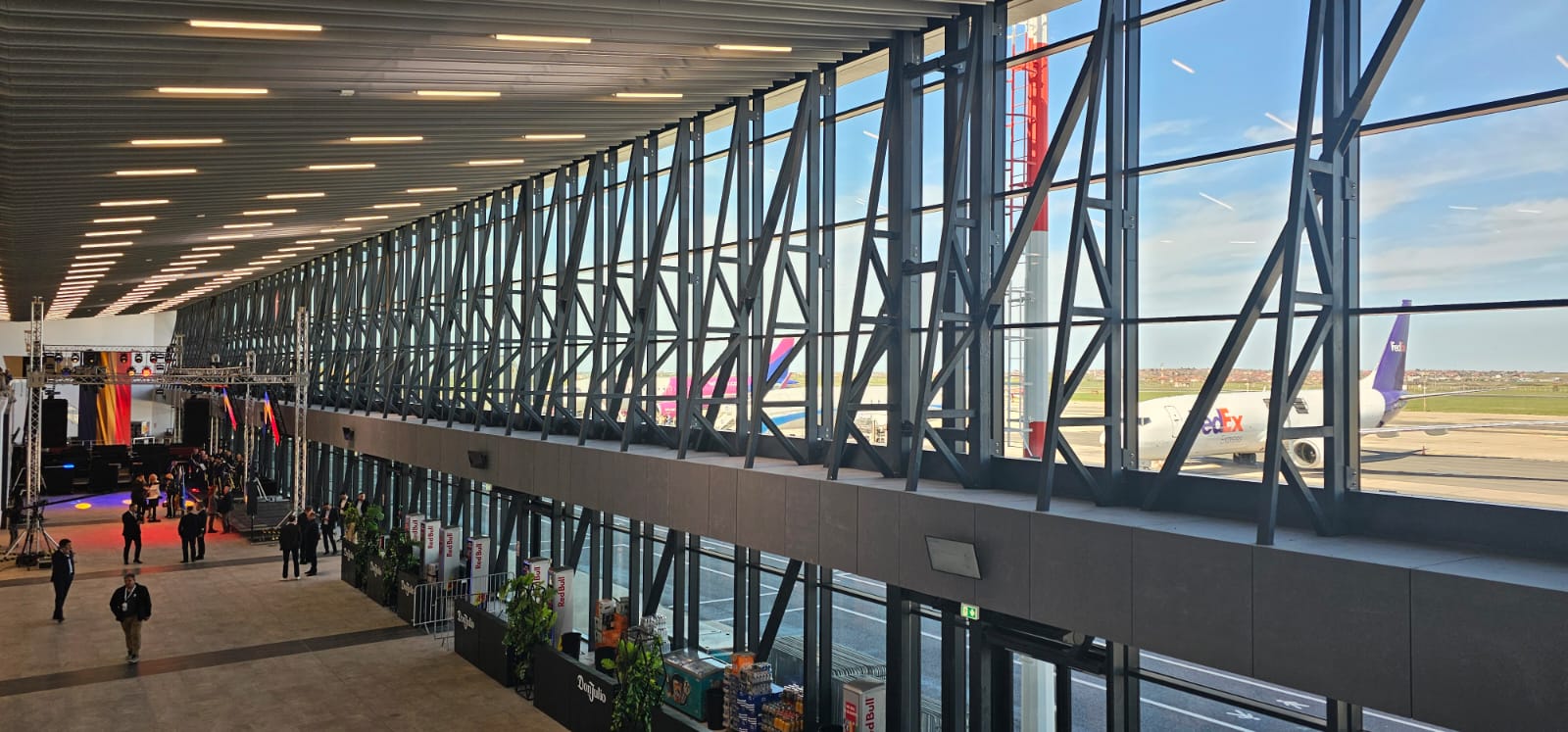 Grevă de avertisment în vămi: trafic blocat și întârzieri în aeroporturi miercuri