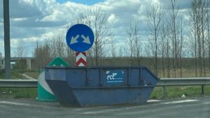 Gunoaiele din parcările de pe A1, prima imagine a României pentru mulți șoferi