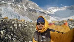 Alpinistul Adrian Ahriţculesei, nevoit să renunţe la ascensiunea din Alaska