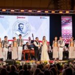 Regal folcloric la Festivalul Național de Folclor ”Petrică Moise”