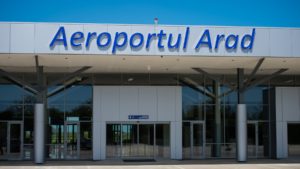 CJ Arad reduce numărul membrilor în consiliile de administraţie de la Aeroport şi Zona Liberă