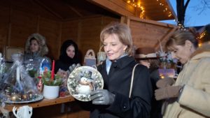 Târgul de Crăciun de la Castelul Săvârșin își deschide porțile pentru vizitatori