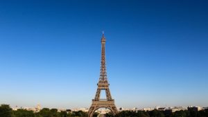 Turnul Eiffel îşi va stinge luminile în semn de omagiu pentru papa Francisc
