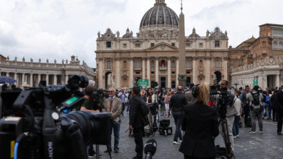 Începe conclavul pentru alegerea noului suveran pontif