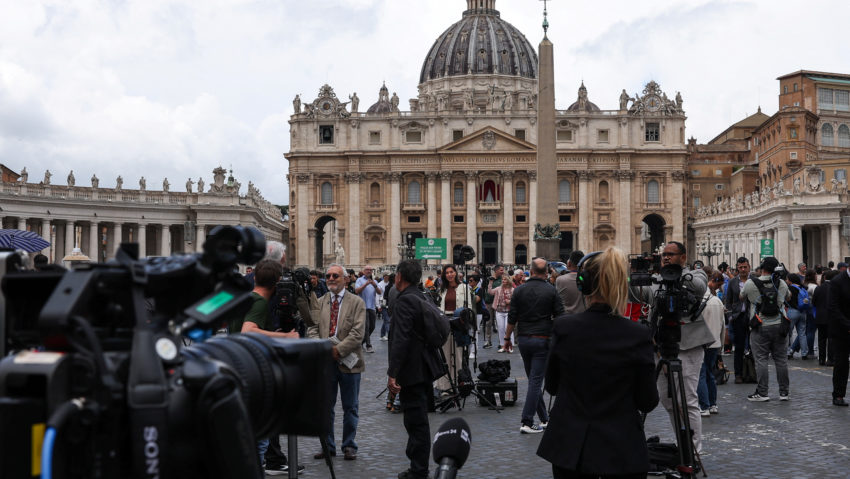 Începe conclavul pentru alegerea noului suveran pontif Începe conclavul pentru alegerea noului suveran pontif