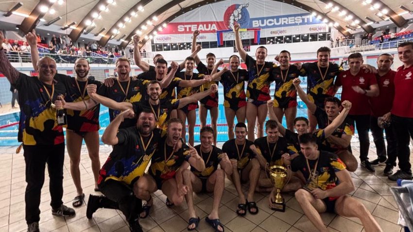 Poloiștii prezintă trofeul în deschiderea finalei de baschet | AUDIO Poloiștii prezintă trofeul în deschiderea finalei de baschet | AUDIO