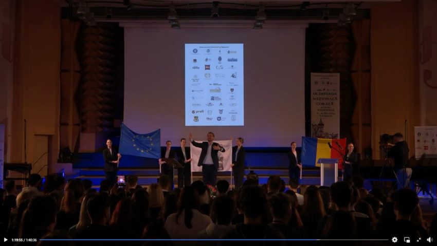 800 de elevi au cântat Imnul Europei, dirijaţi de primarul Timișoarei 800 de elevi au cântat Imnul Europei, dirijaţi de primarul Timișoarei