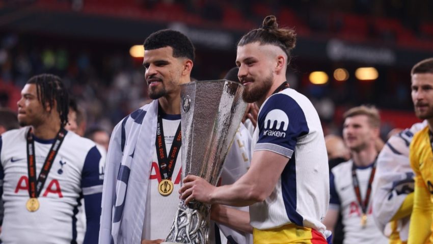 Radu Drăgușin, medaliat alături de Tottenham în Europa League Radu Drăgușin, medaliat alături de Tottenham în Europa League