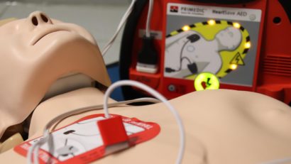 Elevi şi profesori din zone fără acces la spitale, pregătiţi să acorde primul ajutor