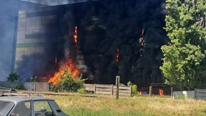 Incendiu puternic cu mari degajări de fum la un mall din Arad. Sprijin de la ISU Timiș