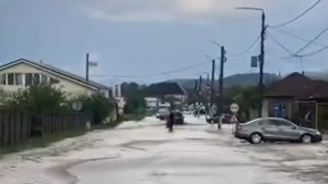 Gospodării inundate în Bocşa au fost inundate. DN58B spre Timişoara a fost blocat