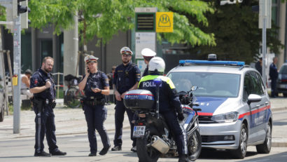 Adolescent român, rănit în atacul sângeros de la școala din Graz