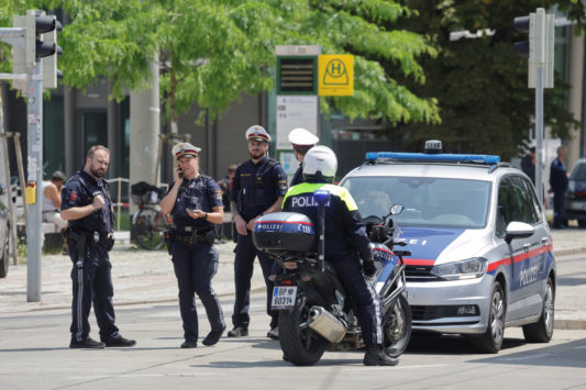 Adolescent român, rănit în atacul sângeros de la școala din Graz