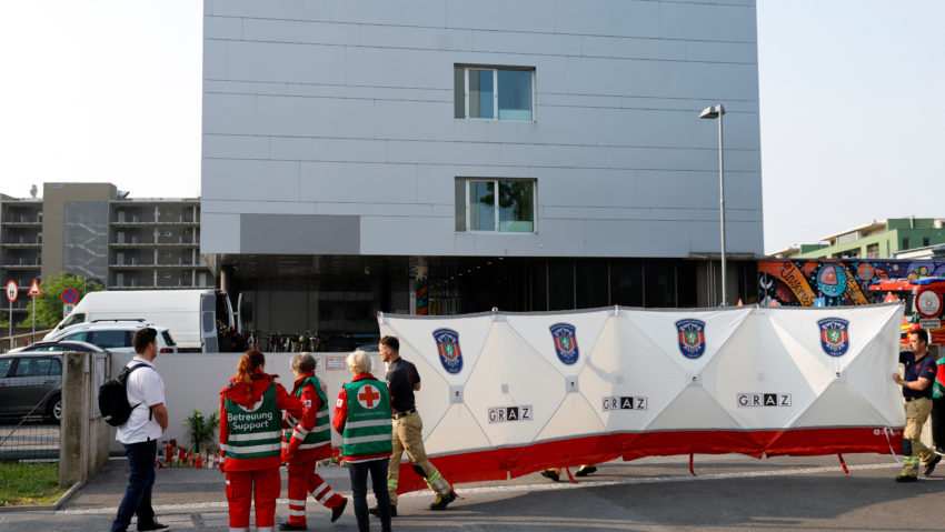Doi cetăţeni români, printre persoanele rănite în atacul armat din Graz Doi cetăţeni români, printre persoanele rănite în atacul armat din Graz
