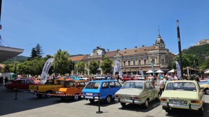 Colecţionarii de automobile Dacia s-au reunit la Deva