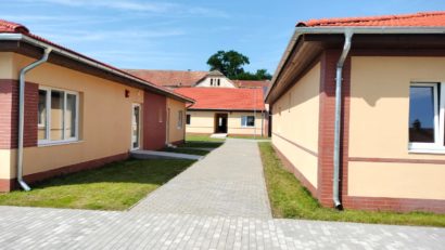 Trei locuințe protejate și un centru de zi construite la Periam din fonduri UE