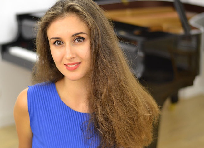 Muzica clasică întâlnește tehnologia la Filarmonica Banatul: Recital Sînziana Mircea, în turneul internațional „Imagine Belle Epoque” Muzica clasică întâlnește tehnologia la Filarmonica Banatul: Recital Sînziana Mircea, în turneul internațional „Imagine Belle Epoque”