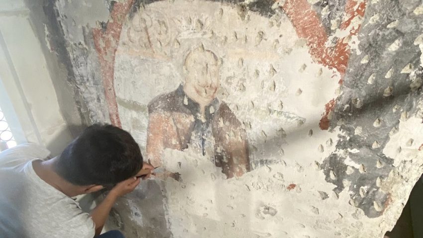 Noi fresce descoperite în Sala Dietei de la Castelul Corvinilor Noi fresce descoperite în Sala Dietei de la Castelul Corvinilor
