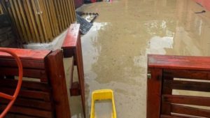 Gospodării inundate din cauza unei ploi puternice în Valea Jiului