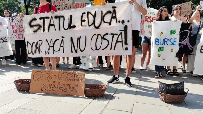 Proteste ale studenților în Timișoara față de reducerea bugetului pentru burse Proteste ale studenților în Timișoara față de reducerea bugetului pentru burse