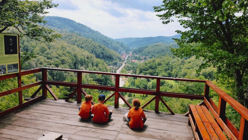Tururi ghidate gratuite pentru turiştii care merg la Parada Clătitelor de la Moneasa Tururi ghidate gratuite pentru turiştii care merg la Parada Clătitelor de la Moneasa