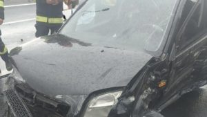 Doi copii şi mama lor, transportaţi la spital în urma unui accident pe autostrada A1