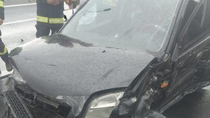 Doi copii şi mama lor, transportaţi la spital în urma unui accident pe autostrada A1