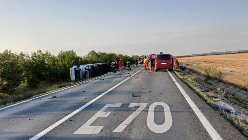 O persoană a murit şi două au fost rănite într-un accident în Timiș O persoană a murit şi două au fost rănite într-un accident în Timiș