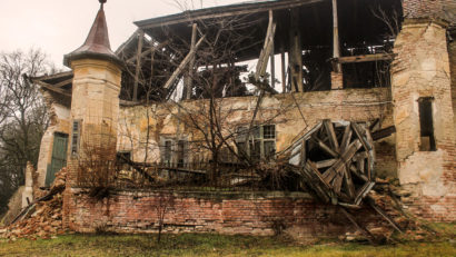 Conacul Petala din Clopodia, intervenție salvatoare a voluntarilor de la Ambulanța pentru Monumente Banat