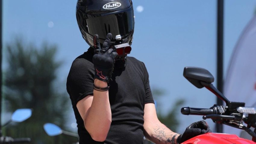 Motovloggerul timișorean care a cucerit internetul: Povestea din spatele brandului și mesajele cu impact social Motovloggerul timișorean care a cucerit internetul: Povestea din spatele brandului și mesajele cu impact social