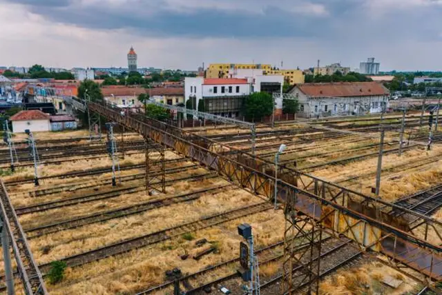 Viceprimarul Timișoarei cere amânarea închiderii pasarelei de la Gara de Nord: „Este un drum vital pentru pietoni” Viceprimarul Timișoarei cere amânarea închiderii pasarelei de la Gara de Nord: „Este un drum vital pentru pietoni”