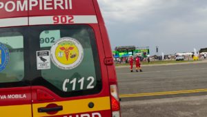 Vijelie în Timiș: copaci căzuți, panouri smulse și persoane rănite la un festival